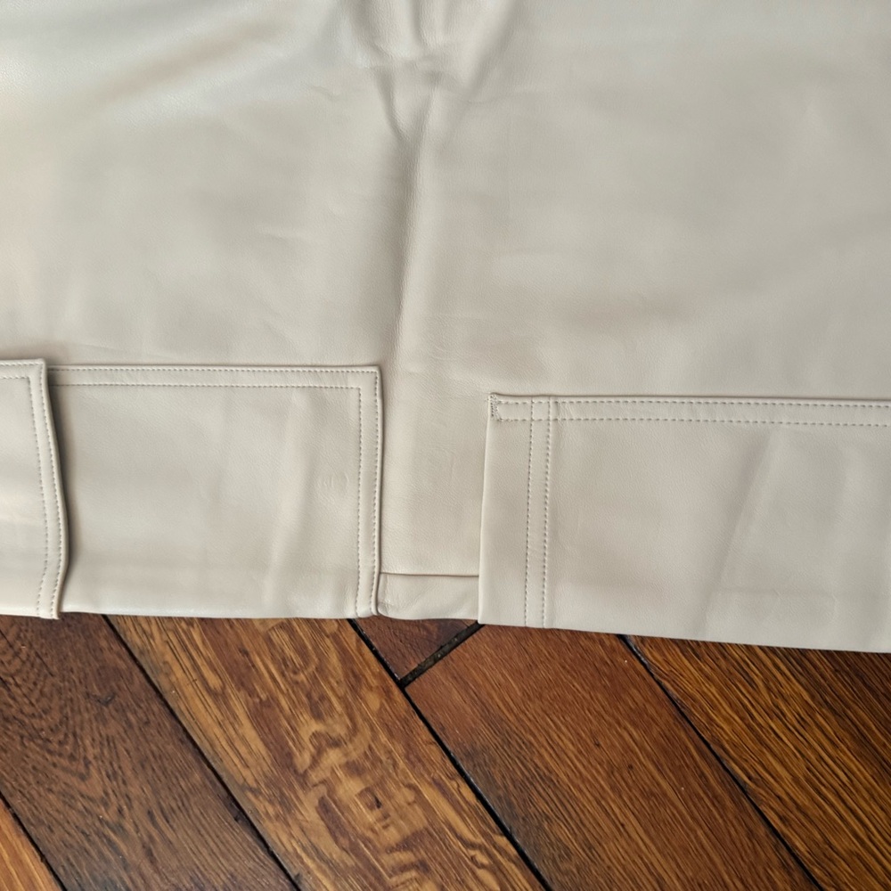 Express High Waisted Faux Leather Wide Leg Cargo Pants - Super soft - 4 - Picture 3 of 5